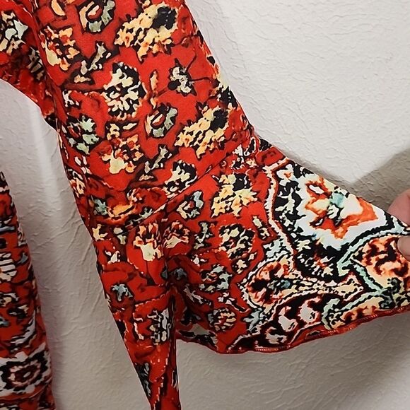 Just Fashion Now colorful mid bell sleeve boho floral top NWT size small - Picture 2 of 7